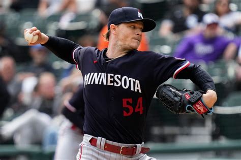 Sonny Gray named Cy Young Award finalist; Twins extend veteran a qualifying offer
